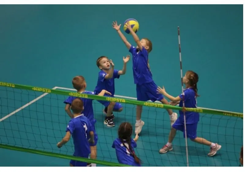 Bóng chuyền trẻ em