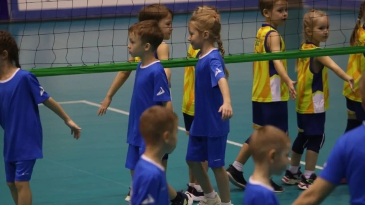 Bóng chuyền trẻ em