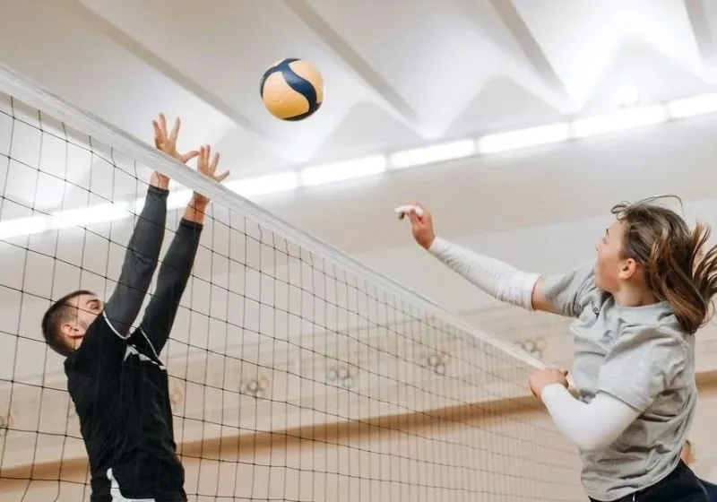 chơi bóng chuyền có tác dụng gì